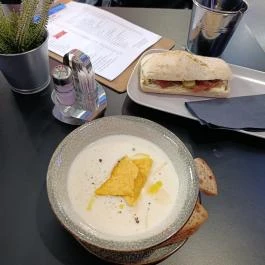 Fiktív Café & Event, Budapest - Étel/ital