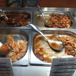 Fincsi Kínai Büfé Budapest - Étel/ital