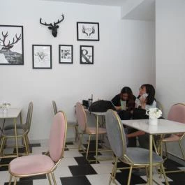 Find Tea Drinks & Sweeties Budapest - Belső