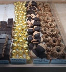 Fini-Mini Pékség - Csepeli Piac