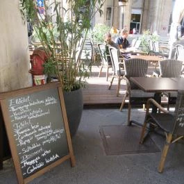 First Local Craft Beer & Kitchen Budapest - Külső kép