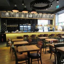 First Local Craft Beer & Kitchen Budapest - Belső