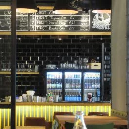 First Local Craft Beer & Kitchen Budapest - Belső