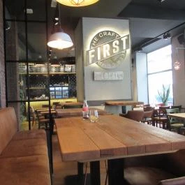 First Local Craft Beer & Kitchen Budapest - Belső