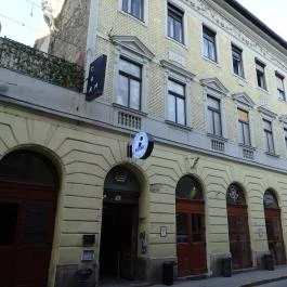 Instant- Fogas, Budapest - Külső kép