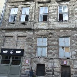 Instant- Fogas, Budapest - Külső kép