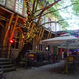 Instant- Fogas, Budapest - Külső kép