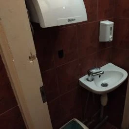 Fonódó Poharazó Budapest - Mosdó