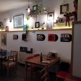 Fonódó Poharazó Budapest - Belső