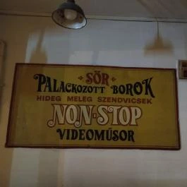 Fonódó Poharazó Budapest - Belső