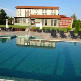 Forest Hills Biohotel & Golf Zirc - Medence/kert