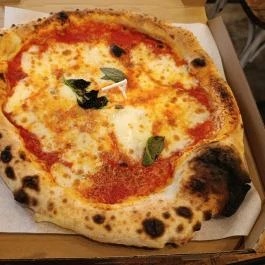 Forni di Napoli Budapest - Étel/ital