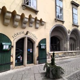 Fórum Pizzéria, Sopron - Külső kép