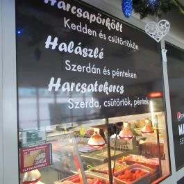 Frissensült Halak - Fehérvári úti Vásárcsarnok Budapest - Belső