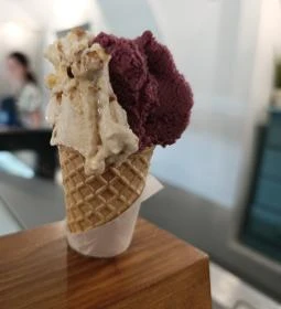 Füge Fagyiudvar & Kávézó