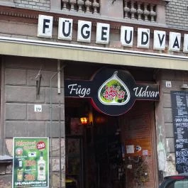 Füge Udvar Budapest - Külső kép