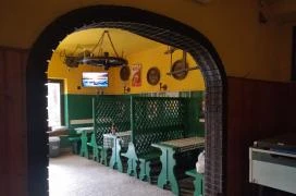 Füles Borozó Monor