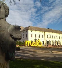 Galamb József mellszobor