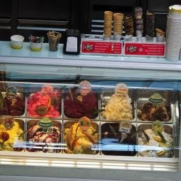 Gelato - Ice Cream Shop - Corvin Plaza Budapest - Étel/ital