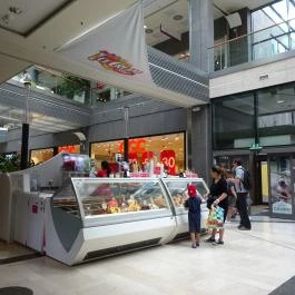 Gelato - Ice Cream Shop - Corvin Plaza Budapest - Belső