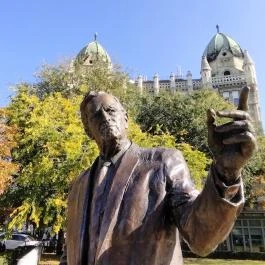 George Bush szobra Budapest - Egyéb