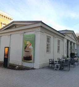 Geraldine – Auguszt Múzeumkert