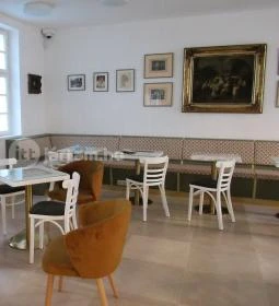 Geraldine – Auguszt Múzeumkert