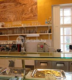 Geraldine – Auguszt Múzeumkert