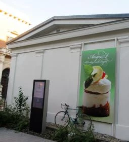 Geraldine – Auguszt Múzeumkert