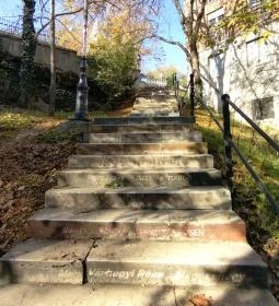 Glücklich Vilma lépcső