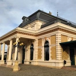 Gödöllői Királyi Váró, Gödöllő - Külső kép