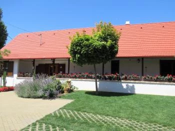 Gólyafészek Cukrászda Ócsa