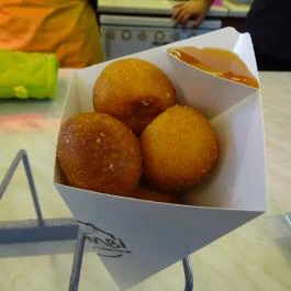 Gömbi Streetfood Budapest - Étel/ital