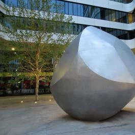 Gömböc-szobor Budapest - Egyéb