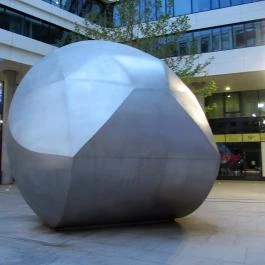 Gömböc-szobor Budapest - Egyéb