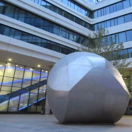 Gömböc-szobor Budapest - Egyéb