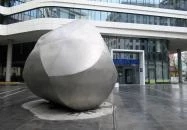 Gömböc-szobor Budapest