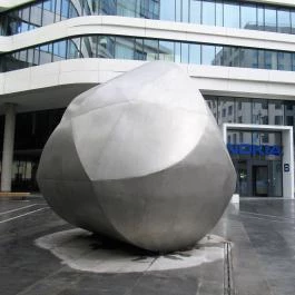 Gömböc-szobor Budapest - Egyéb