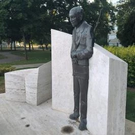 Göncz Árpád szobra Budapest - Egyéb