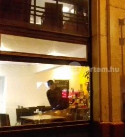 Görbe Bögre Kávézó