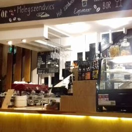 Görbe Bögre Kávézó Budapest - Belső