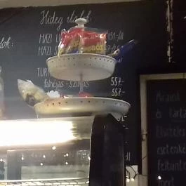 Görbe Bögre Kávézó Budapest - Belső