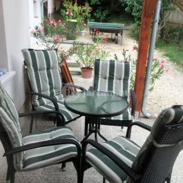 Gosztola Apartmanház Hidegség - Medence/kert