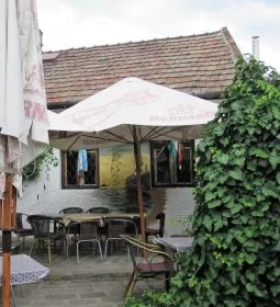 Gőzhajó Kávézó & Galéria