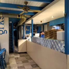 GRK'S Kyros Yeeros, Budapest - Belső