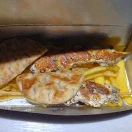 GRK'S Kyros Yeeros, Budapest - Étel/ital