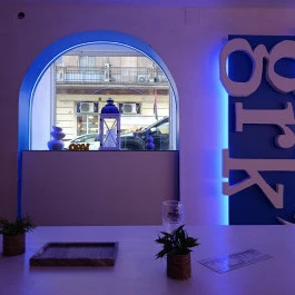 GRK'S Kyros Yeeros, Budapest - Belső