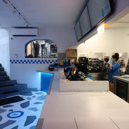 GRK'S Kyros Yeeros, Budapest - Belső