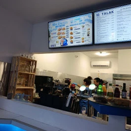 GRK'S Kyros Yeeros, Budapest - Belső
