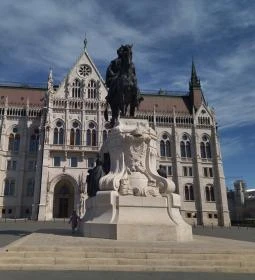 Gróf Andrássy Gyula szobra